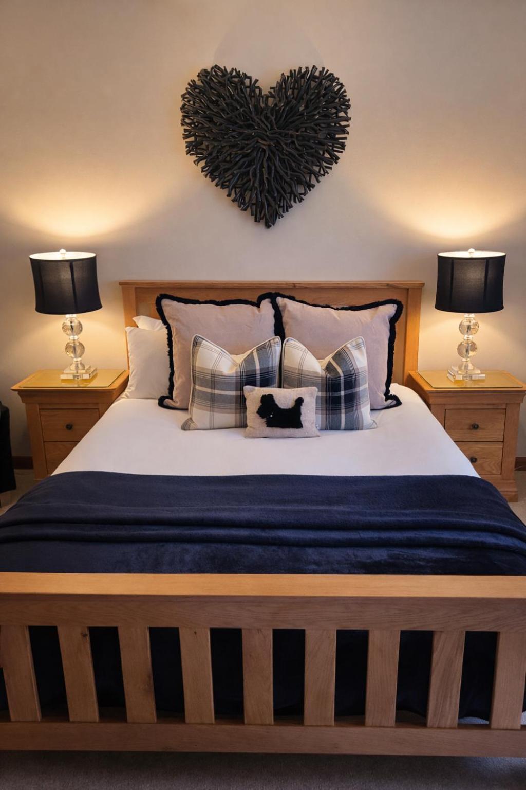 Habitación con cama extragrande.